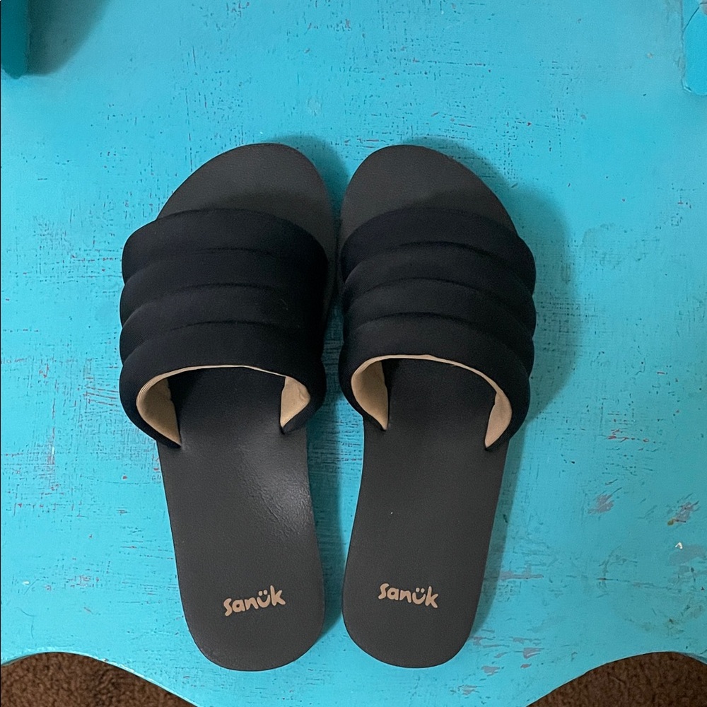 Sanuk slider sandals black size 9